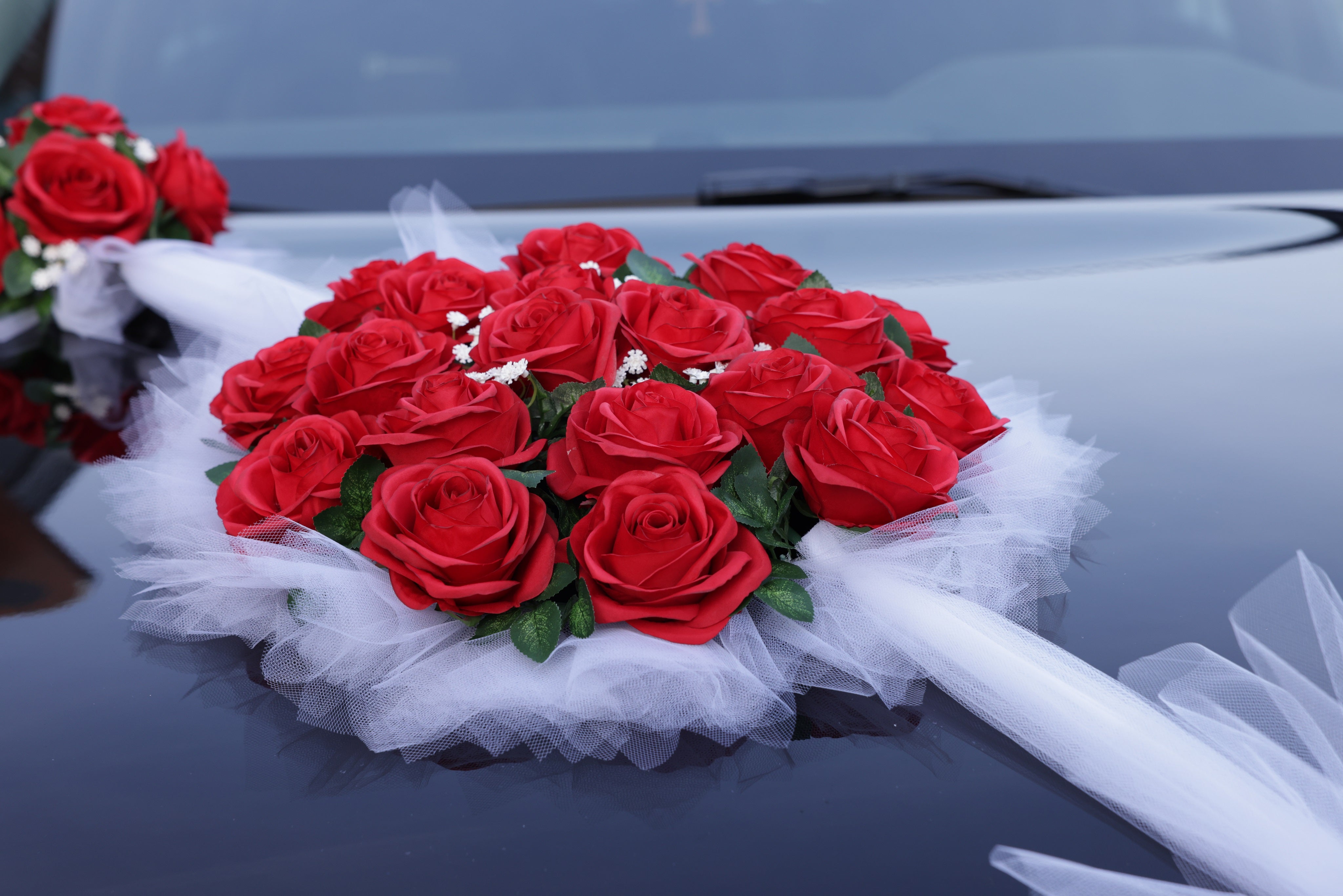 De meest populaire kleuren voor decoratie van trouwauto's
