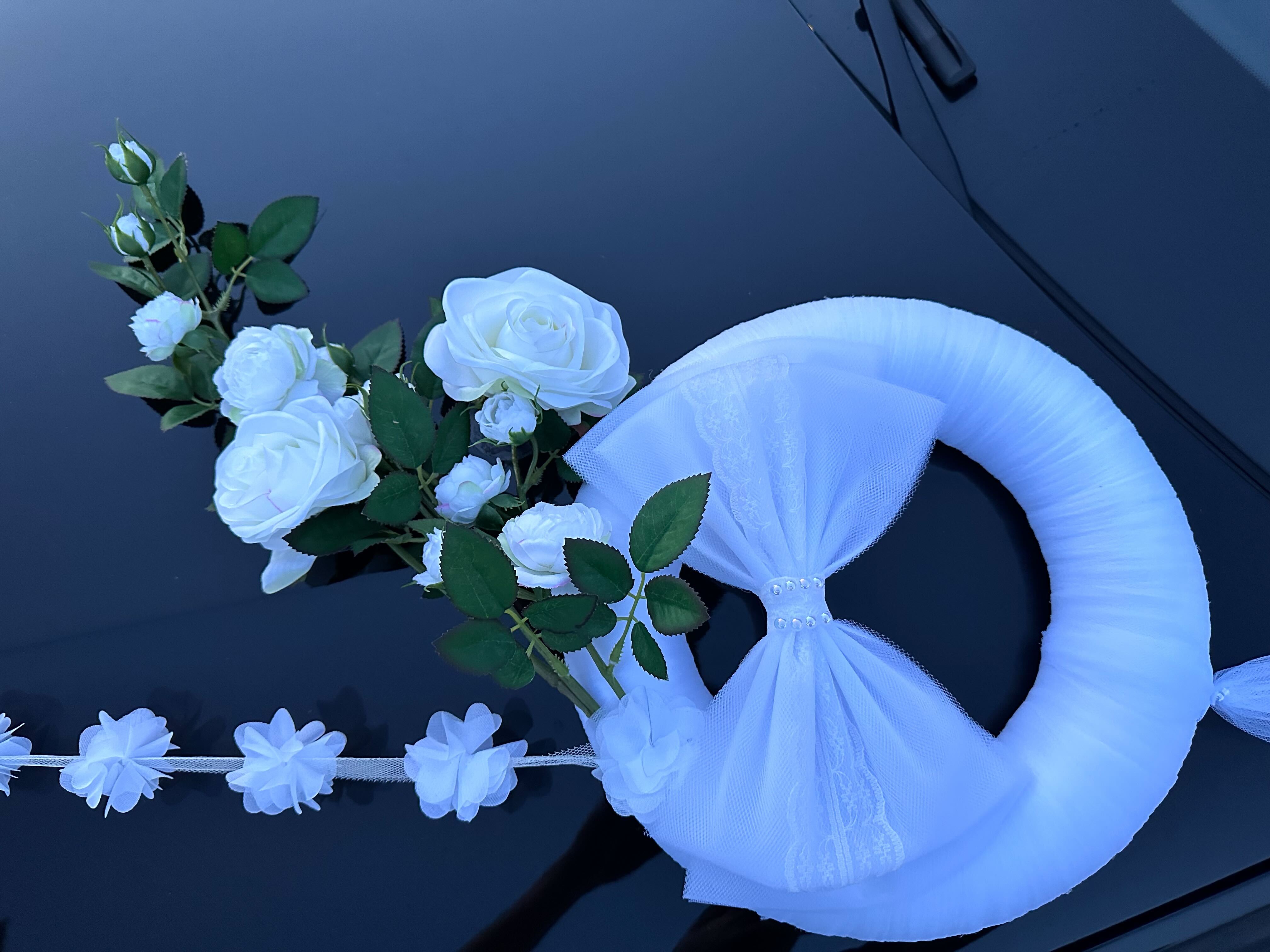 Luxe Trouwauto Decoratie: THERESA
