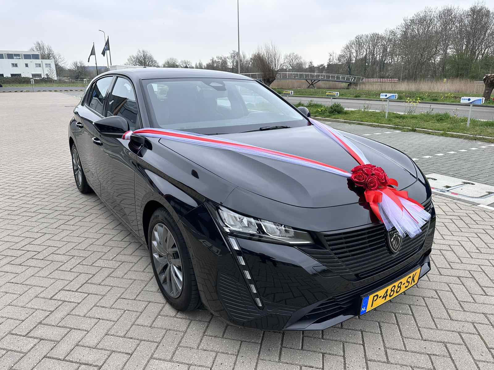 Luxe Trouwauto Decoratie: ALMA ROOD