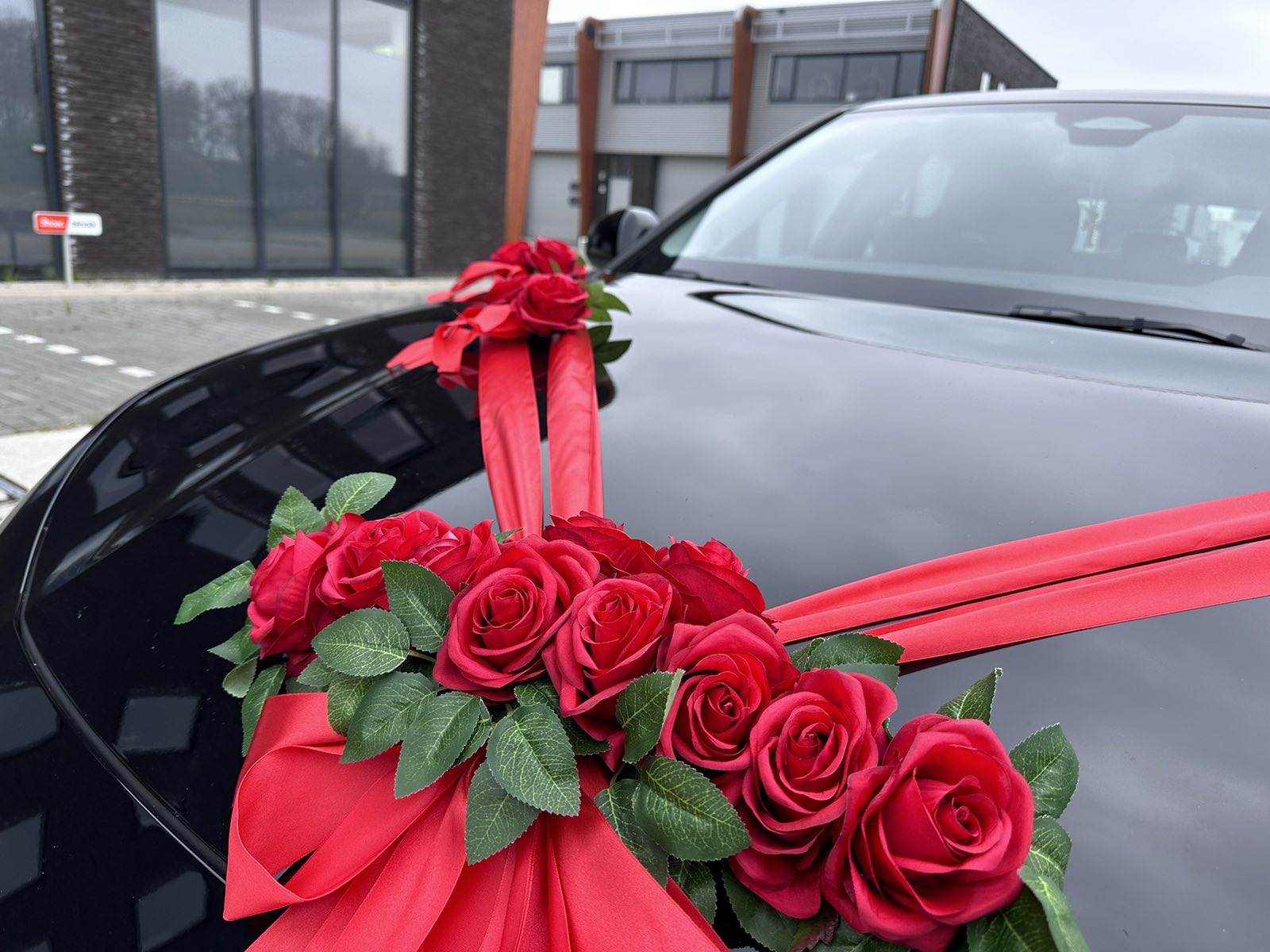 Luxe Trouwauto Decoratie: AMADA