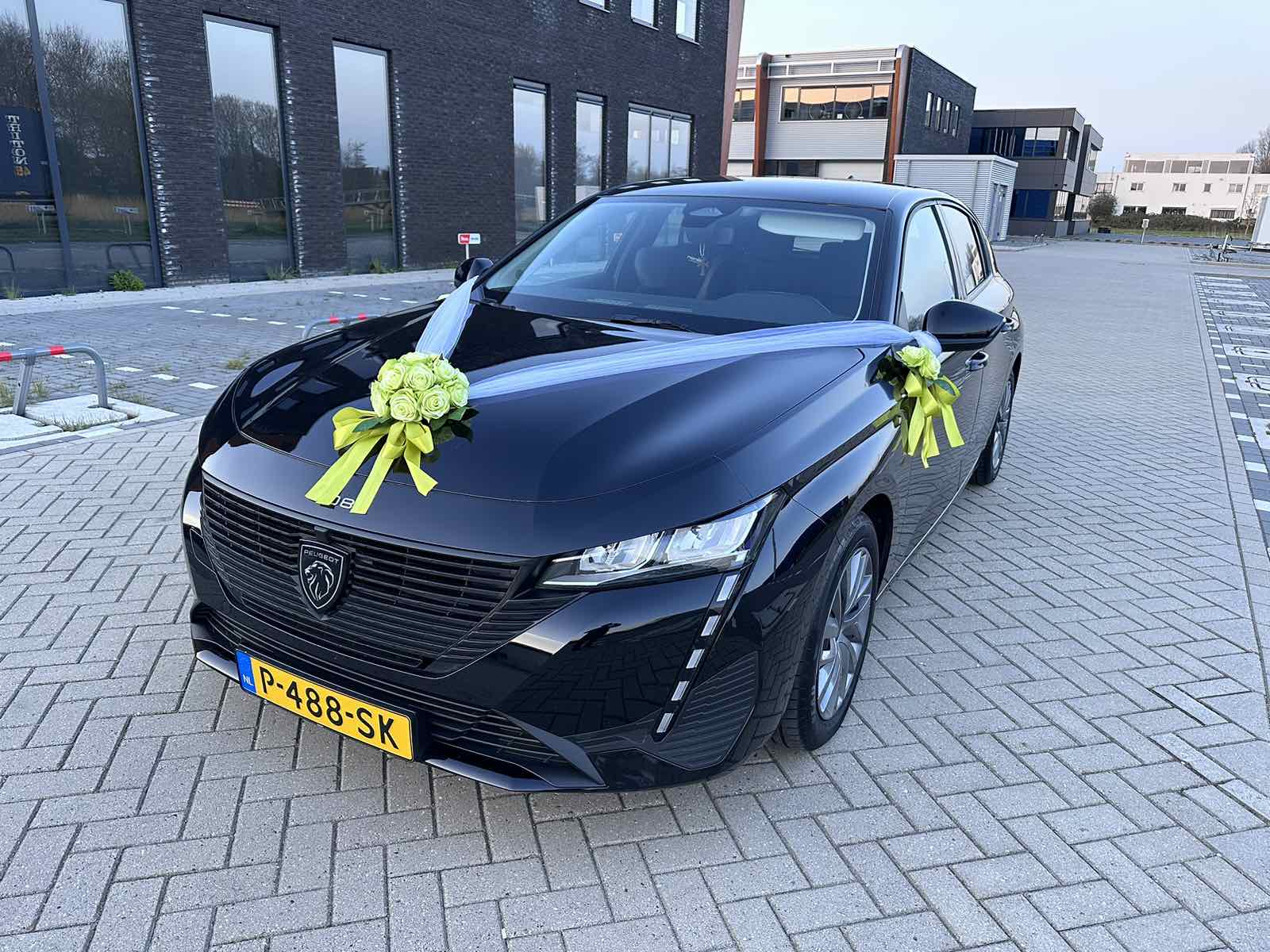 Luxe Trouwauto Decoratie: NICOLE GROEN