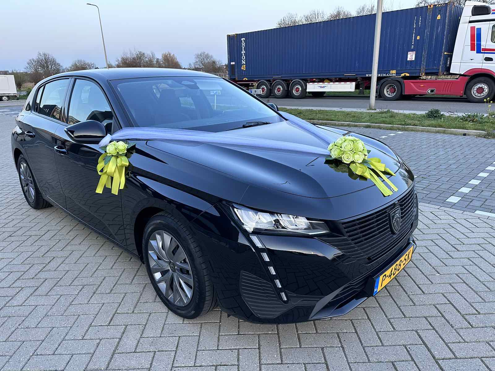 Luxe Trouwauto Decoratie: NICOLE GROEN