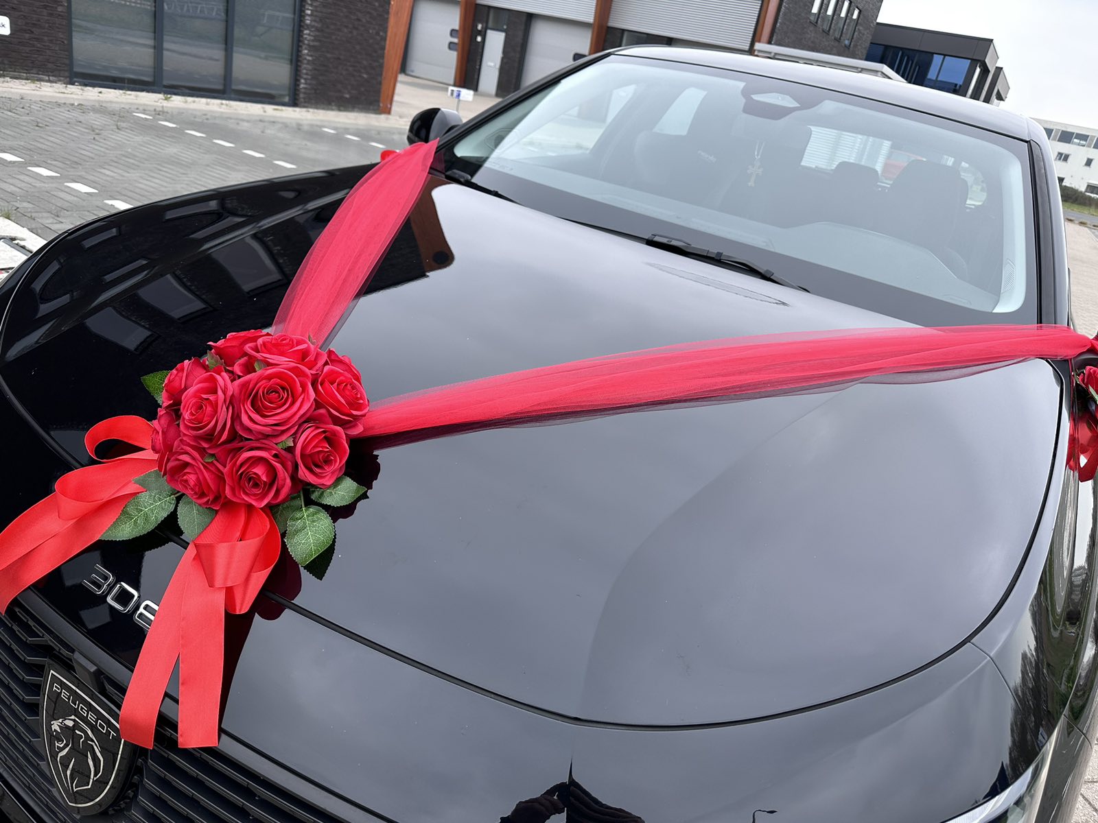 Luxe Trouwauto Decoratie: NICOLE ROOD