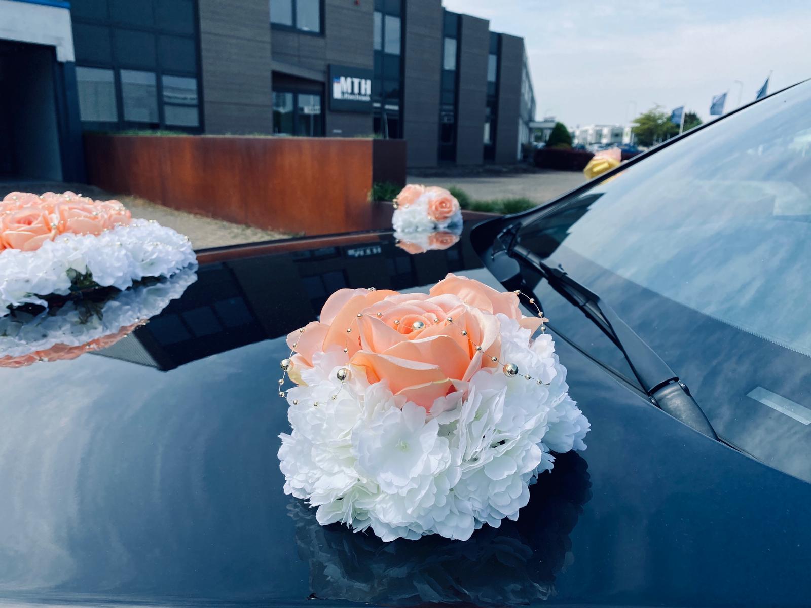 Luxe Trouwauto Decoratie: EMILY