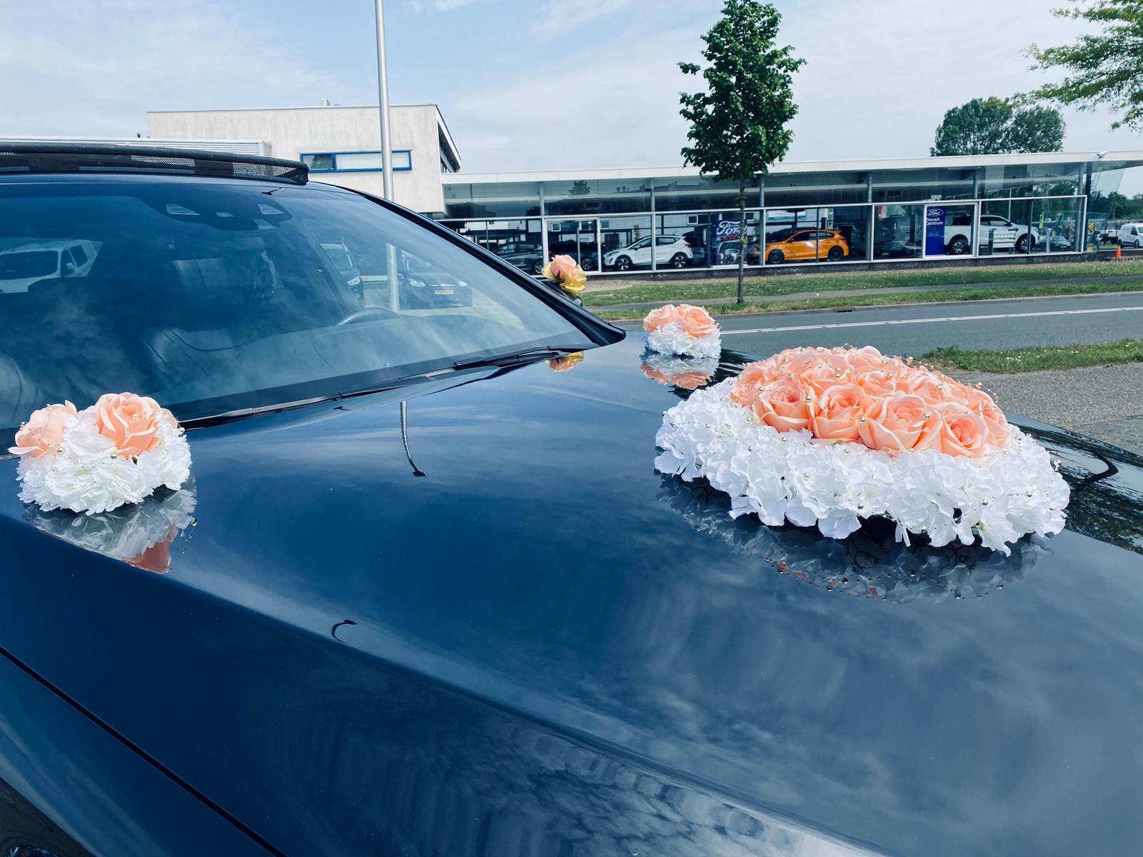 Luxe Trouwauto Decoratie: EMILY
