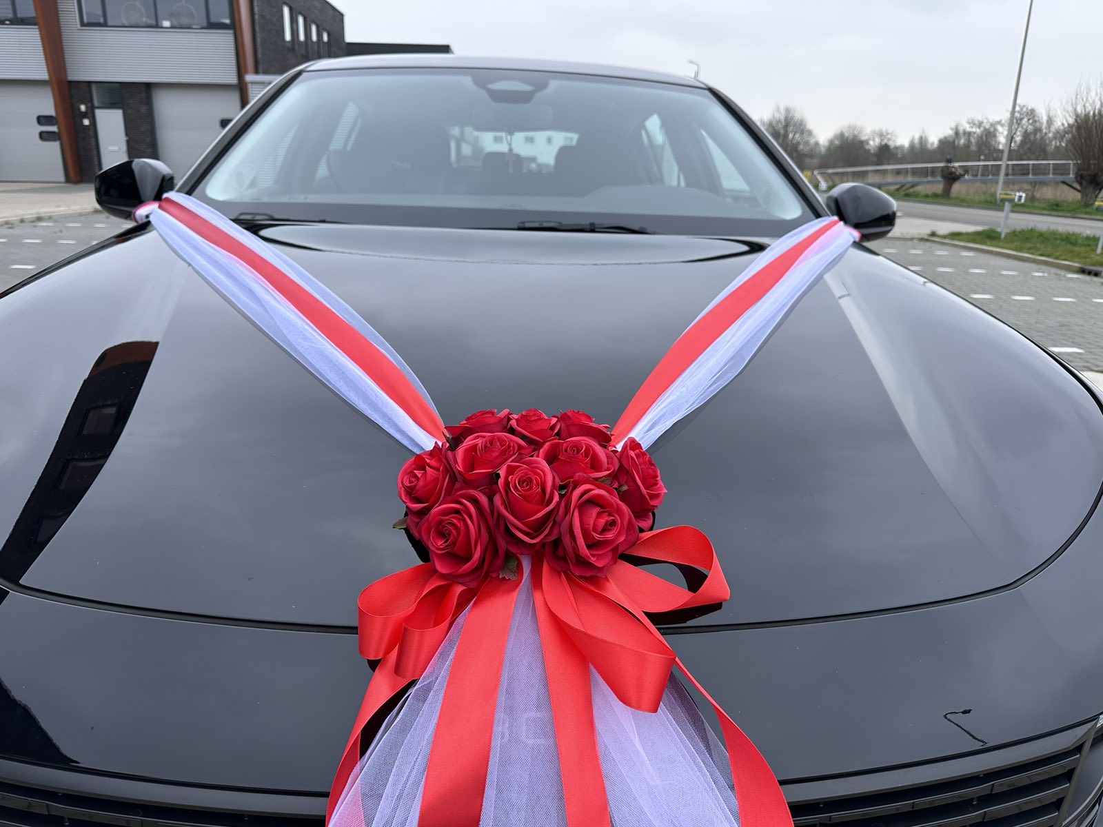 Luxe Trouwauto Decoratie: ALMA ROOD