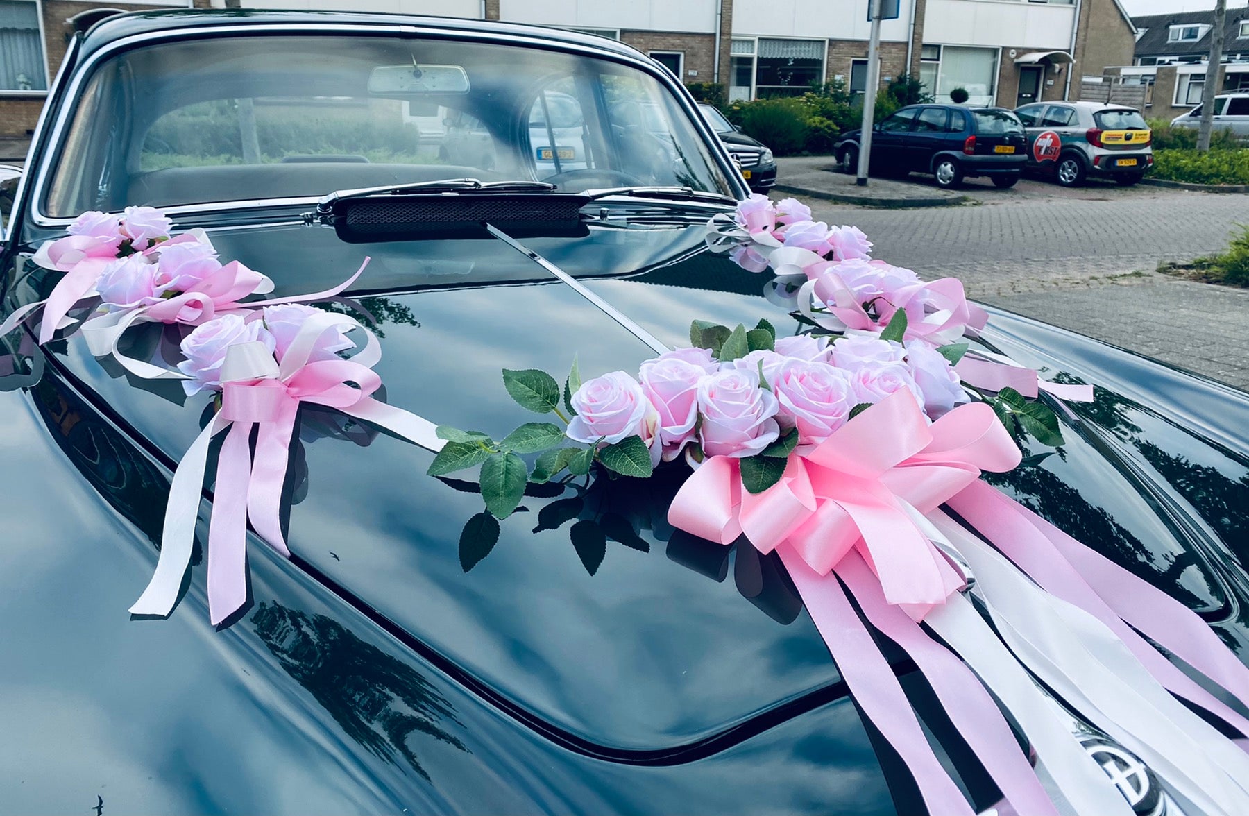 Luxe Trouwauto Decoratie: JOVITA