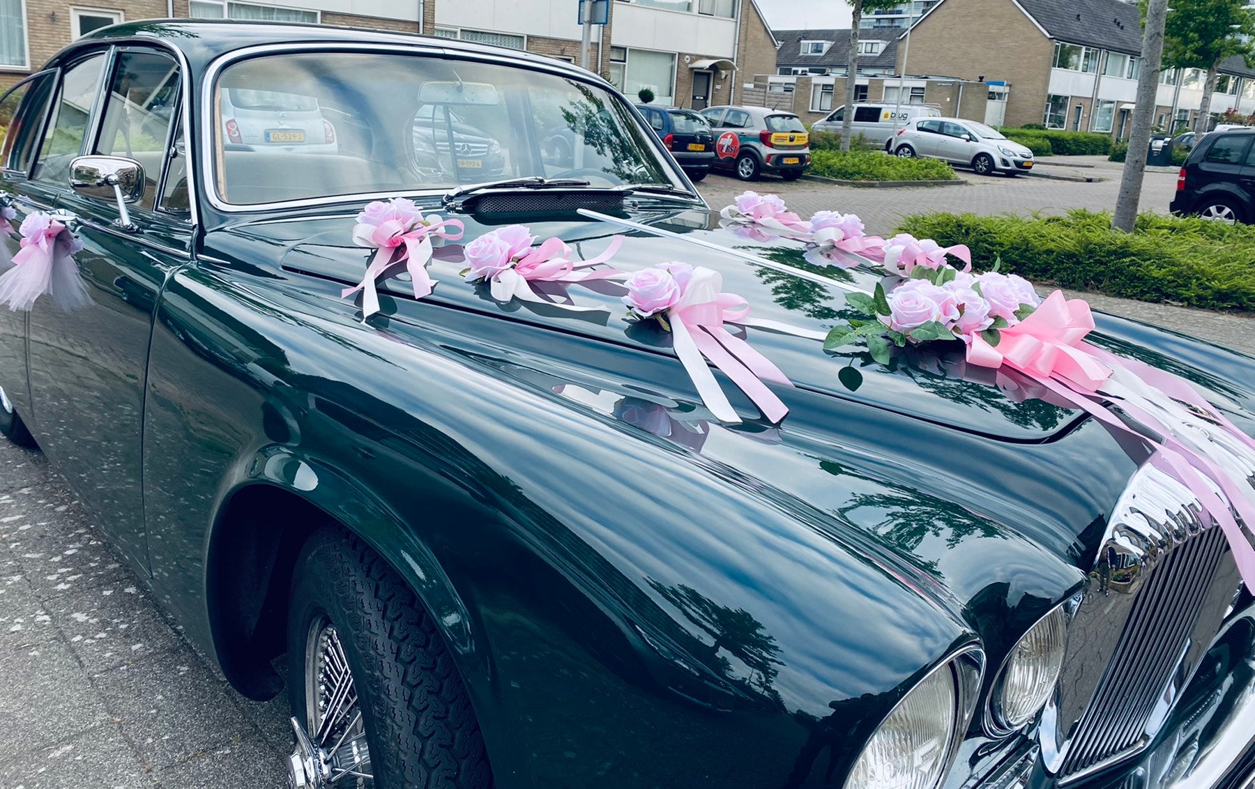Luxe Trouwauto Decoratie: JOVITA
