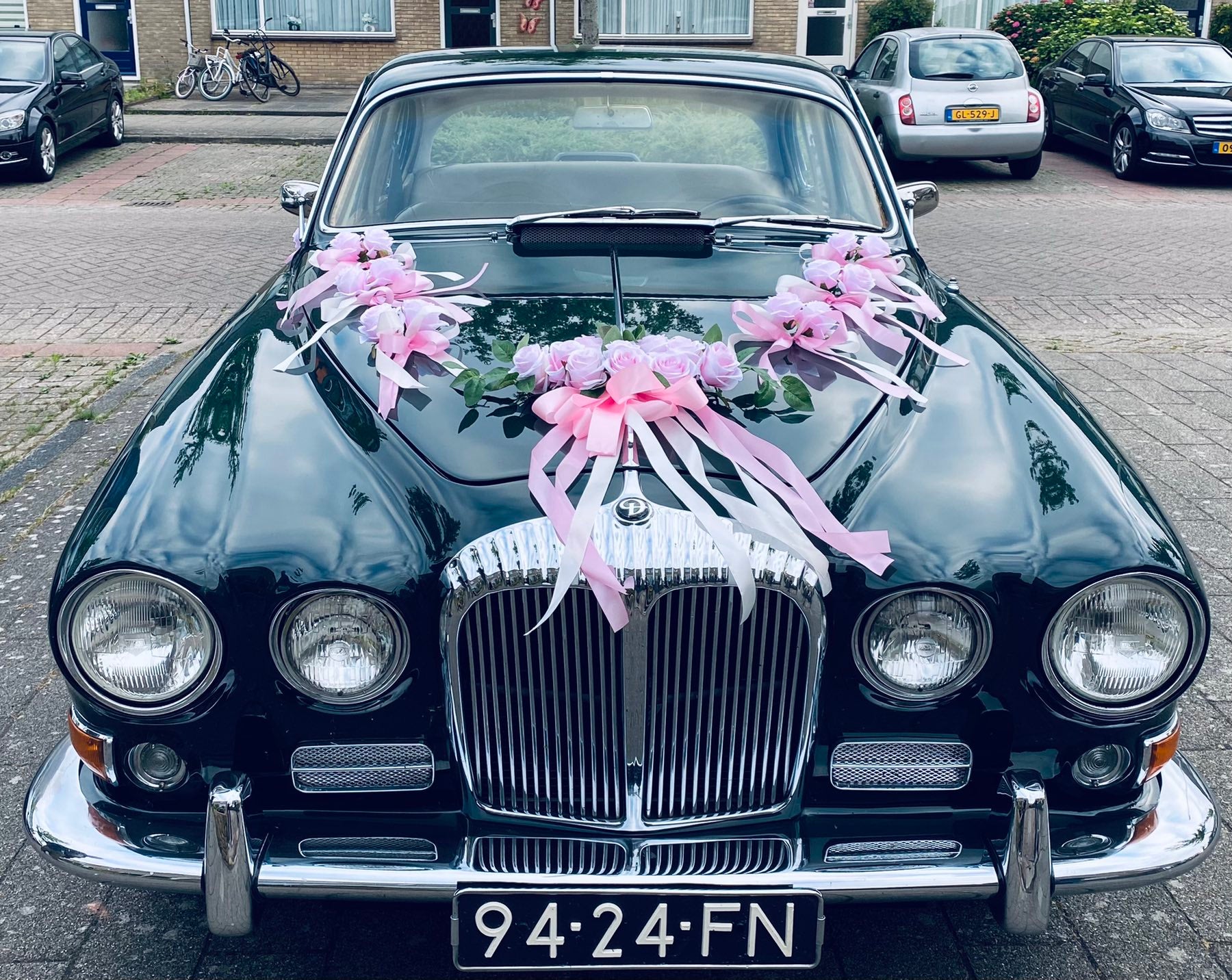 Luxe Trouwauto Decoratie: JOVITA